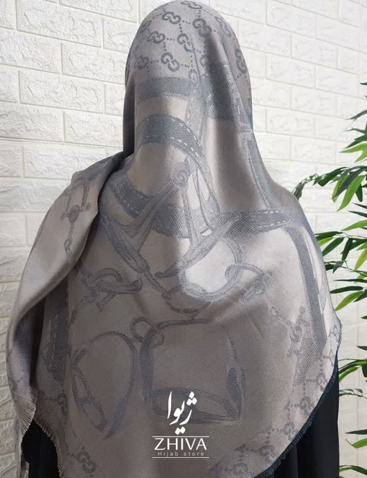 روسری گوچی لمه نقره ای