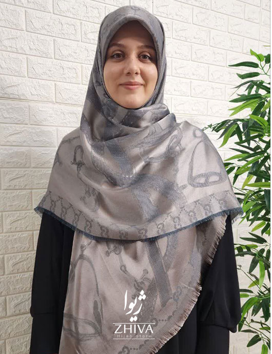 روسری گوچی لمه نقره ای