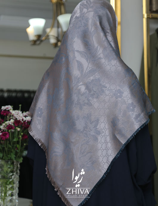 روسری گوچی گل دار لمه نقره ای 2